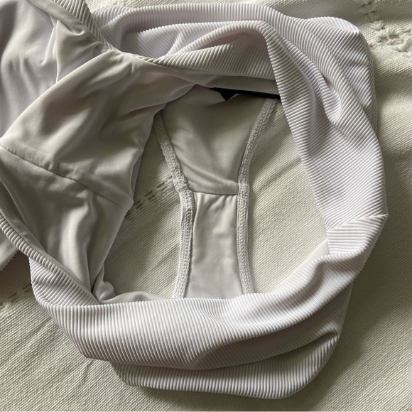 Like New Beach Riot Celine One Piece - Picture 4 of 10